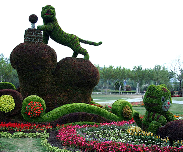 绿色公园雕塑